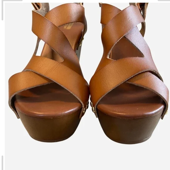 Pre-owned Stylish Tan Platform Sandals - Picture 5 of 6